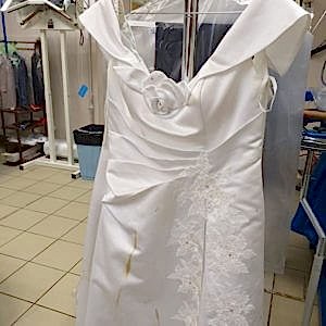 Выведение пятен со свадебного платья