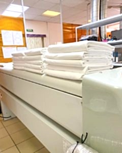 Стирка белья в прачечной